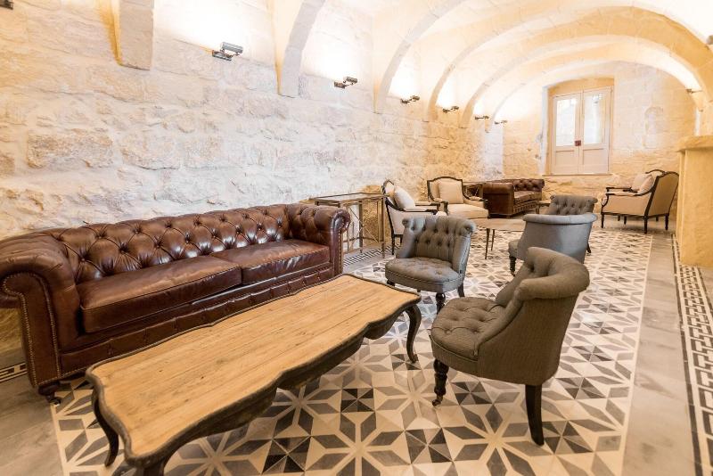 هتل Cesca Boutique