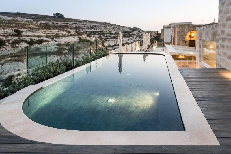 هتل Cesca Boutique