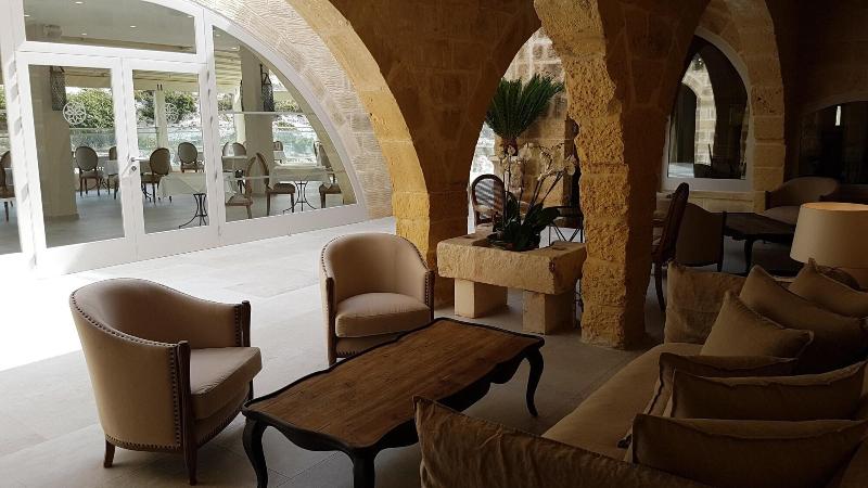 هتل Cesca Boutique