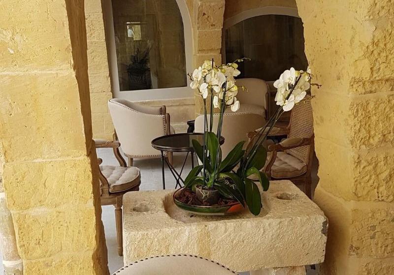 هتل Cesca Boutique