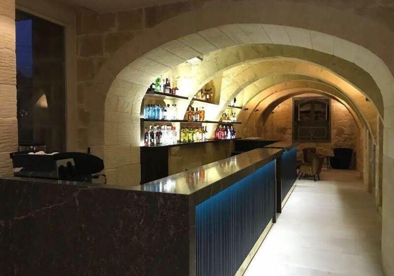 هتل Cesca Boutique