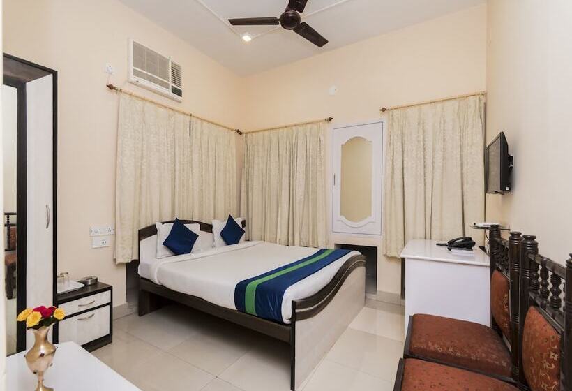 Fabhotel Aayash   Nr City Center Metro Station