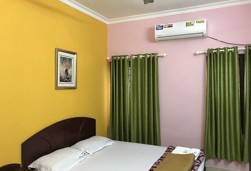 ホテル Indraprastham Tourist Home