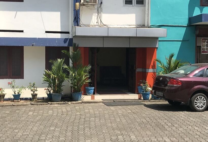 ホテル Indraprastham Tourist Home