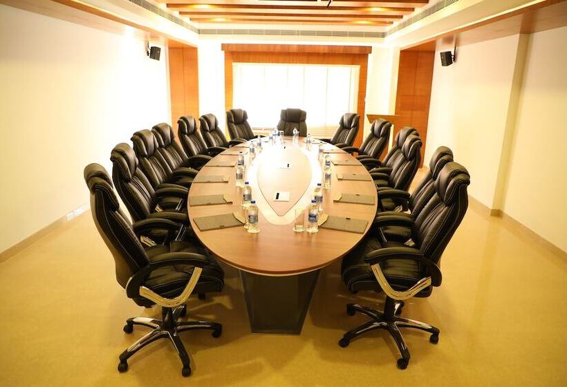 فندق Karthika Park