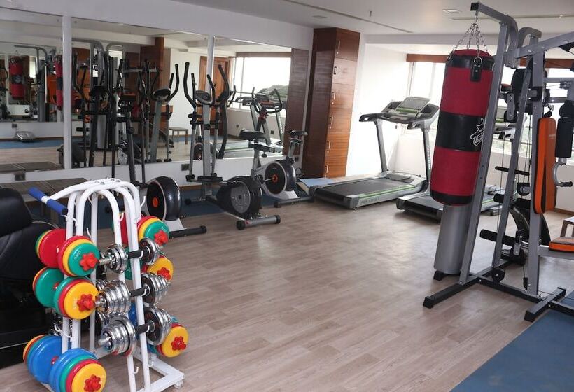 فندق Karthika Park