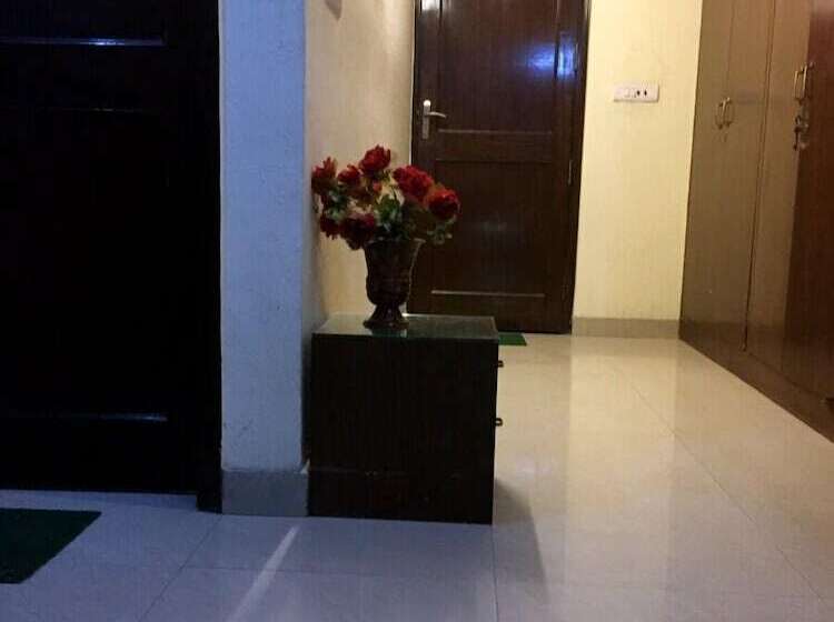 ホテル Krishna Inn