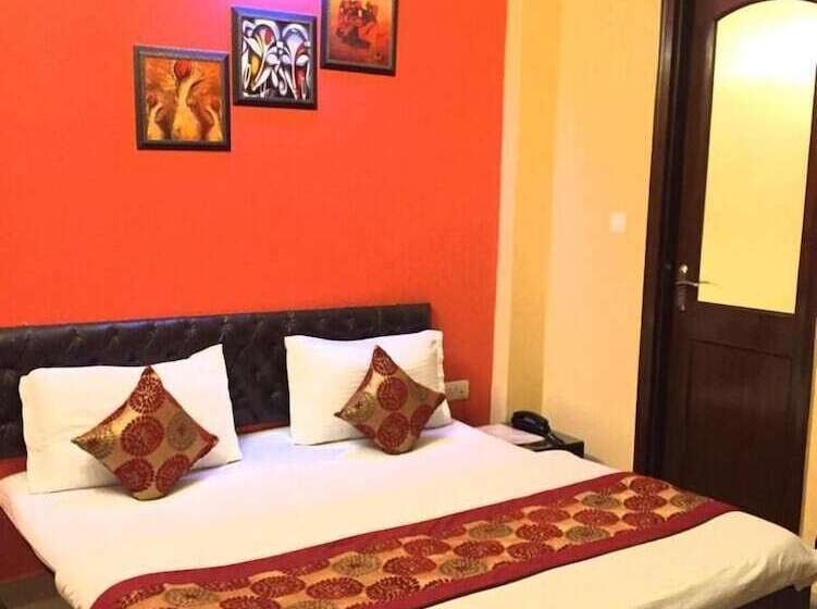 ホテル Krishna Inn