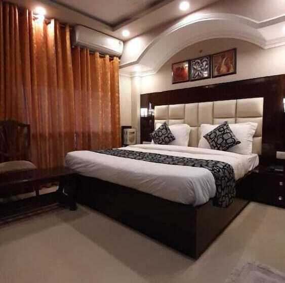 ホテル Krishna Inn