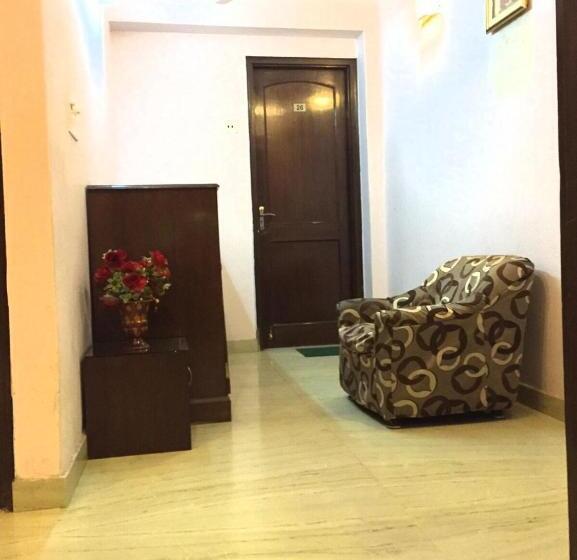 ホテル Krishna Inn