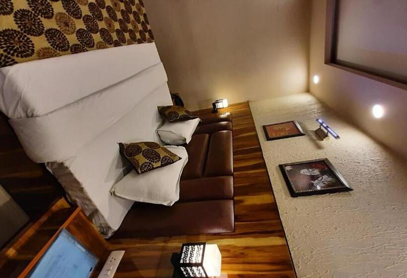 ホテル Krishna Inn