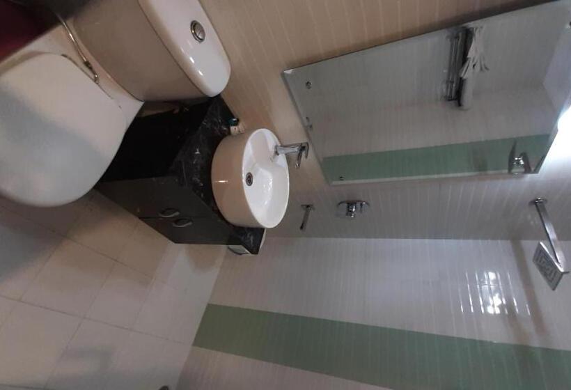 ホテル Krishna Inn