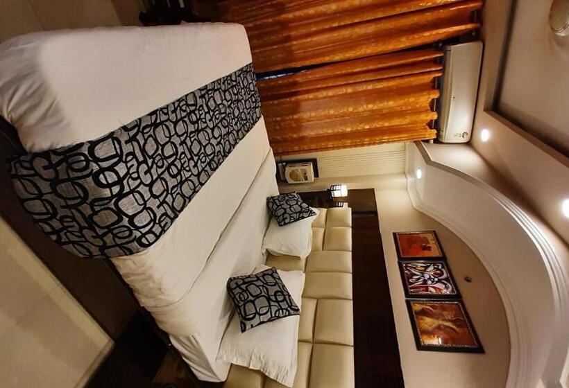 ホテル Krishna Inn