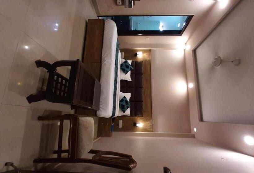 ホテル Krishna Inn