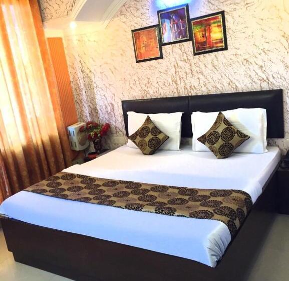 ホテル Krishna Inn