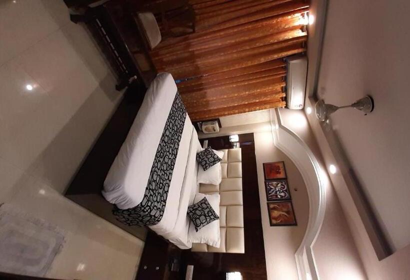 ホテル Krishna Inn