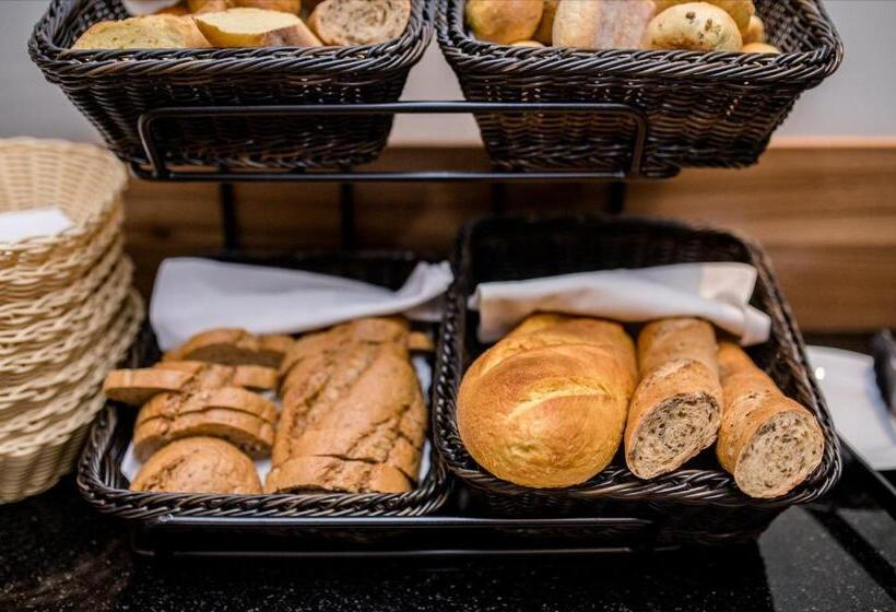 Отель Luxury Suites Bellevue