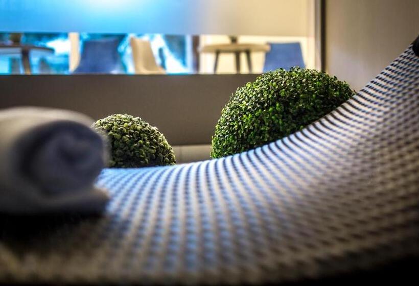 Отель Luxury Suites Bellevue