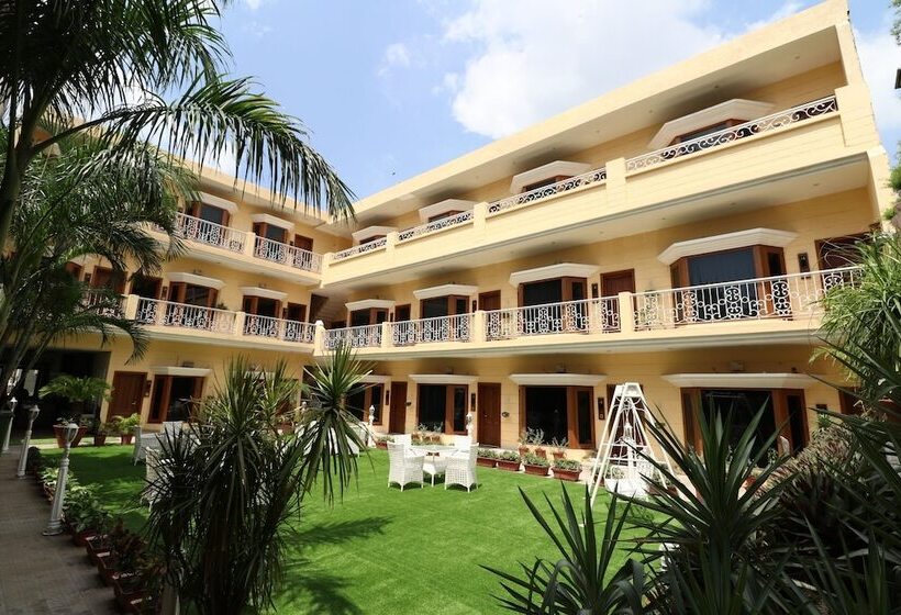 Отель Mohan Continental