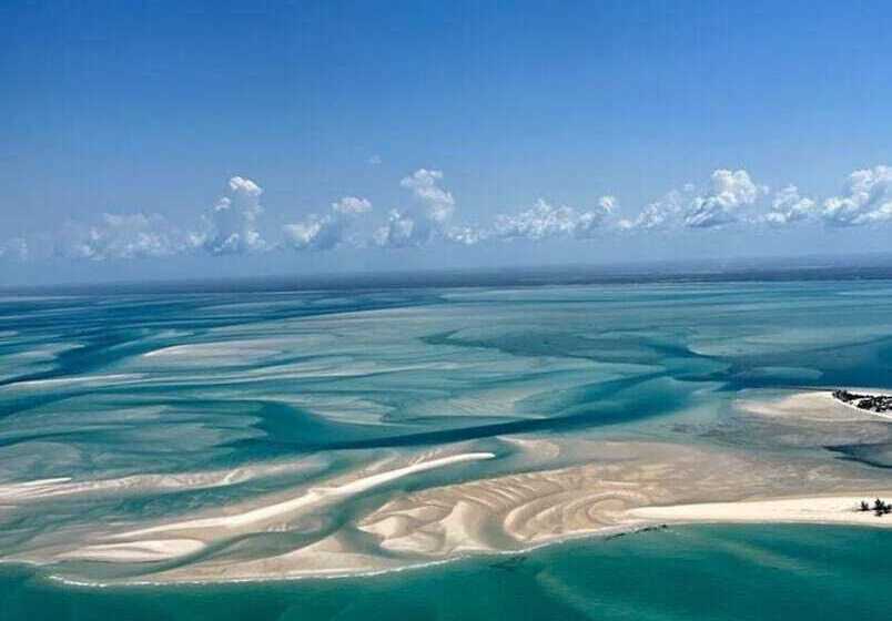 Отель Moyeni Lodge