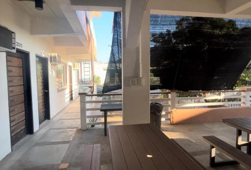 בית מלון כפרי Seabreeze Beach Lodge