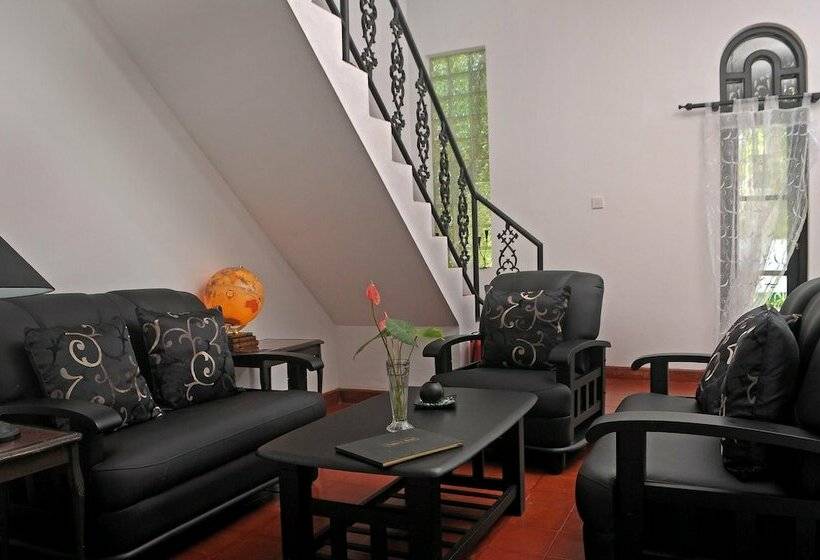 Отель Villa Suriyagaha