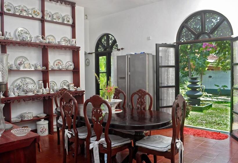 Отель Villa Suriyagaha