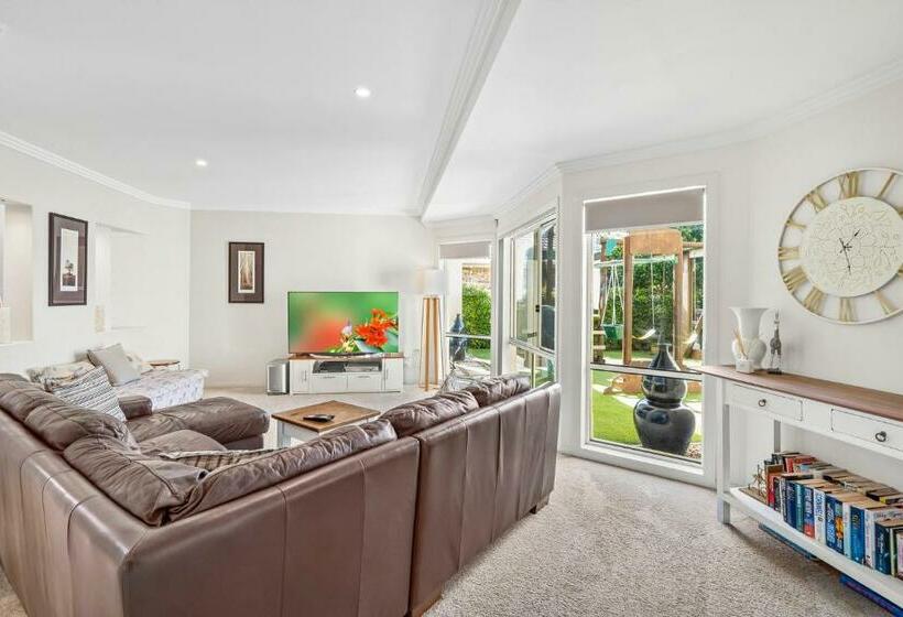 Lakehouse Family Oasis