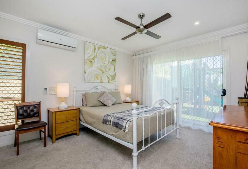 Lakehouse Family Oasis