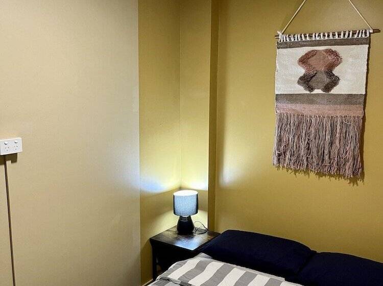 Mad Monkey Hostel Coogee Beach