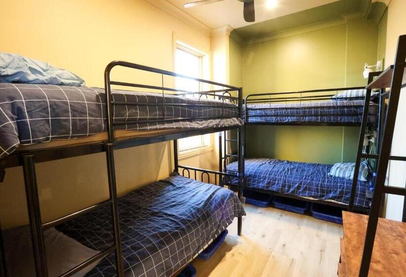 Mad Monkey Hostel Coogee Beach