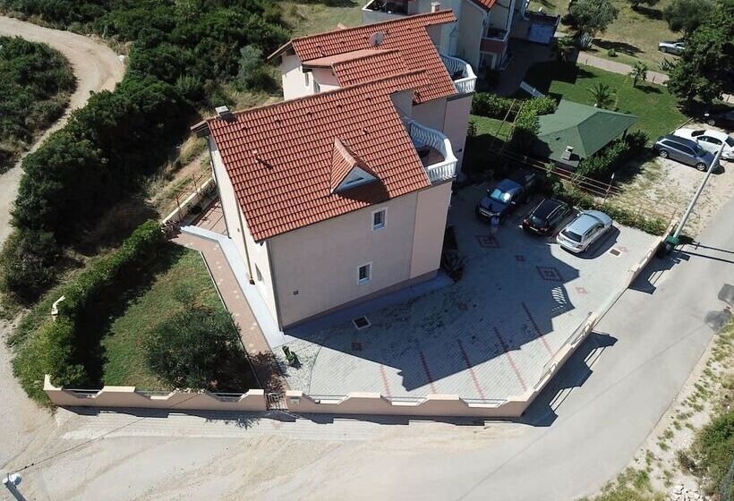 Maretsol Vacation House