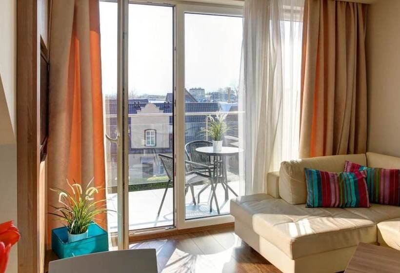 Marina Jastarnia    Apartamenty   Basen