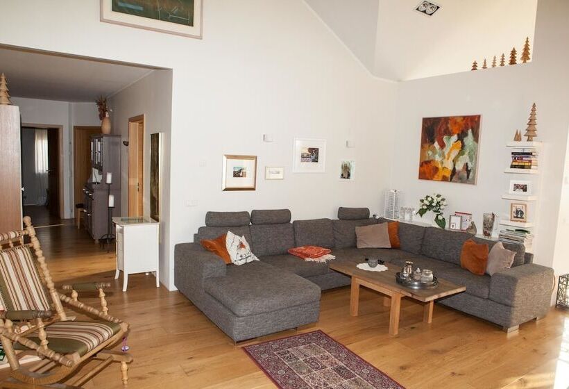 پانسیون Great View Guesthouse Jódísartún 4