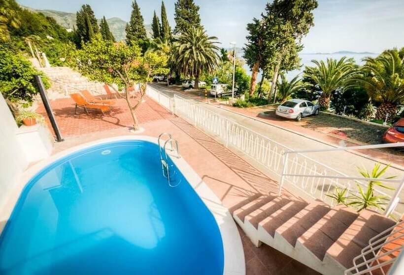 פנסיון Guest House Villa Nina