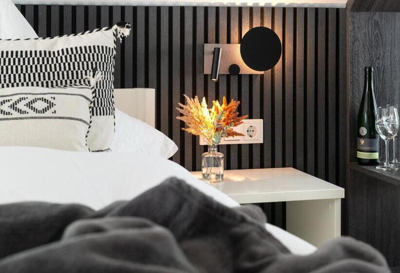 ペンション Moselweingut & Gästehaus Hubertushof