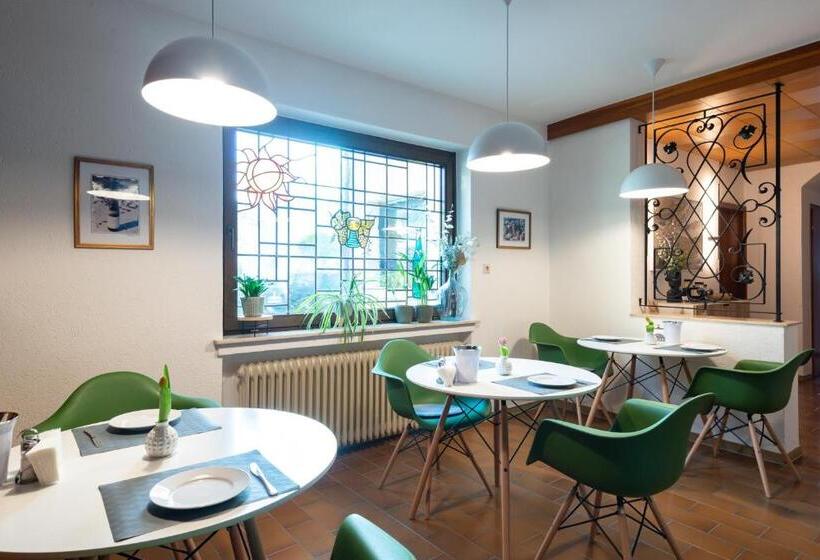 ペンション Moselweingut & Gästehaus Hubertushof