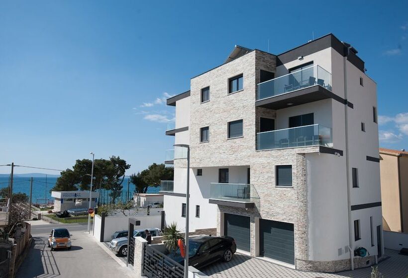 پانسیون Villa Nani