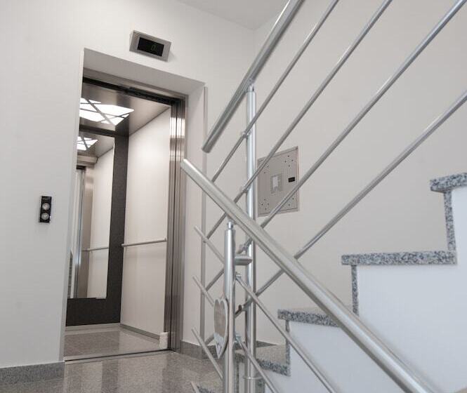 پانسیون Villa Nani