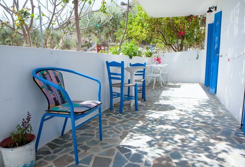 Vardes Hotel Studios