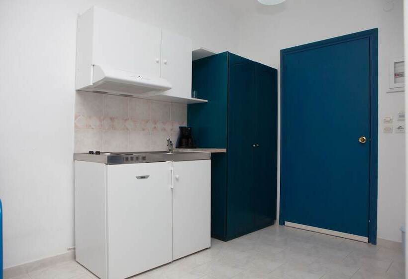 Vardes Hotel Studios