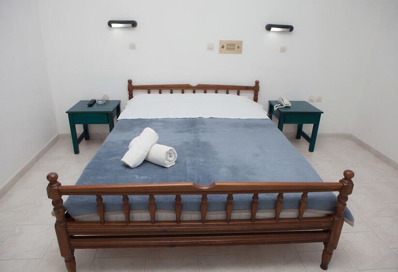 Vardes Hotel Studios