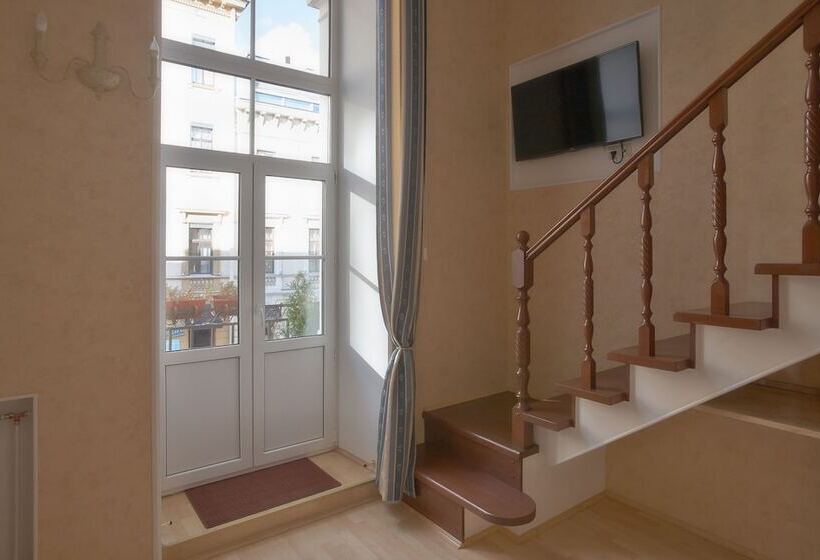 Apart Hotel On Italianskaya 1