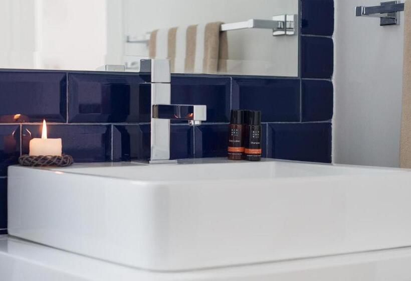 Beachouse Surf, Bed & Breakfast