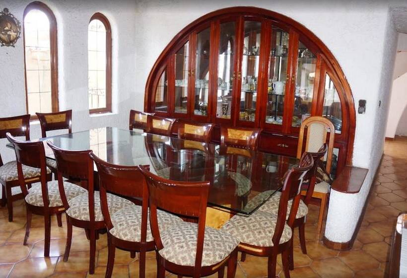 تختخواب و صبحانه Happy House