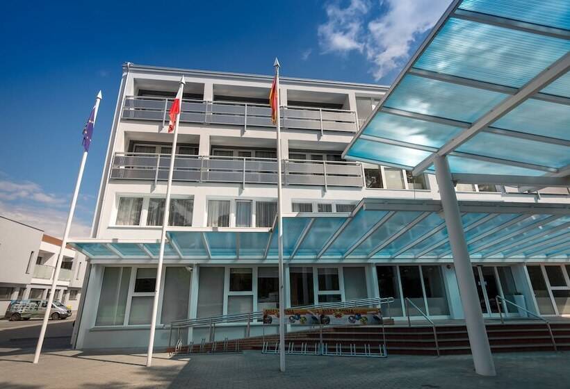 Отель Baltic Inn