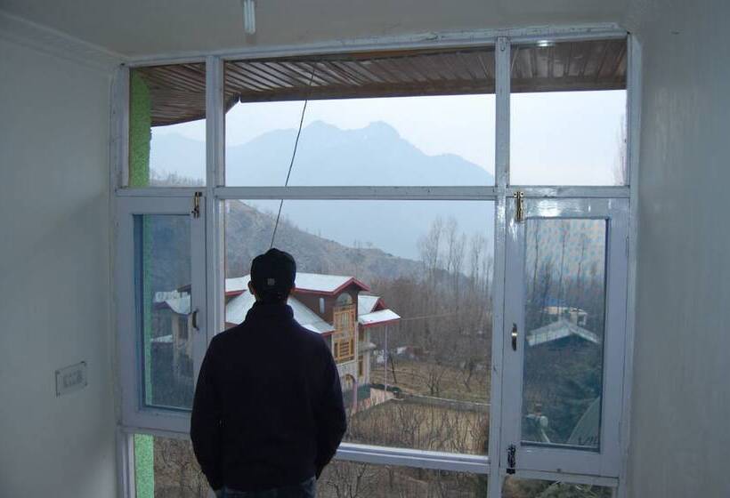 فندق Calm Holiday Inn