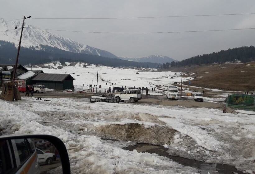 호텔 Calm Holiday Inn