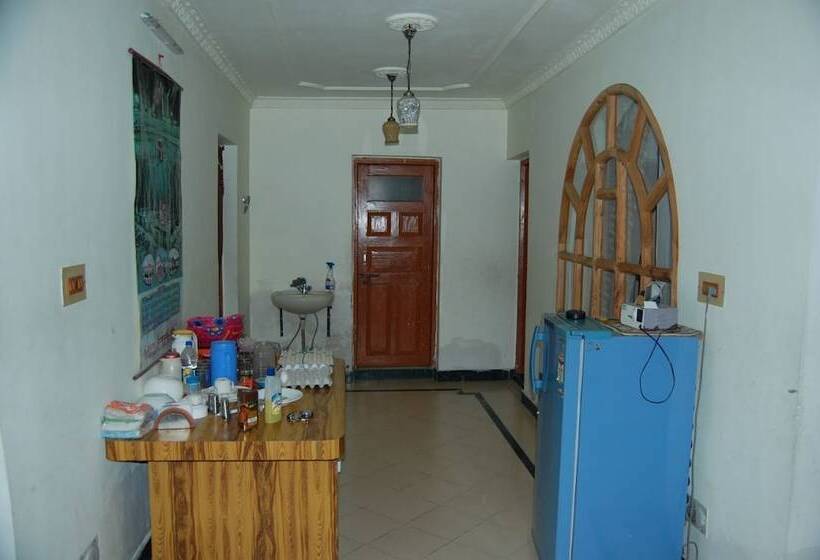 فندق Calm Holiday Inn