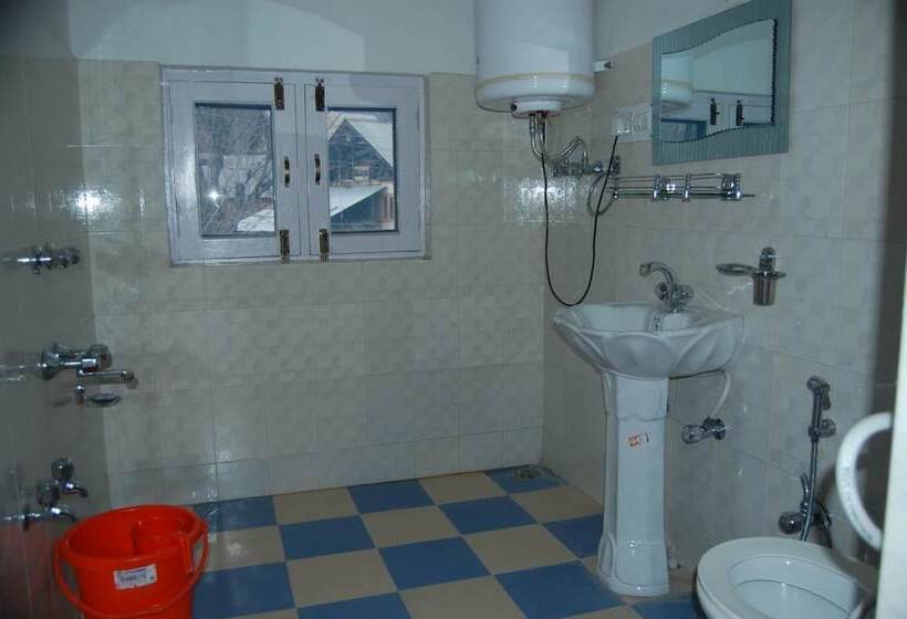 호텔 Calm Holiday Inn